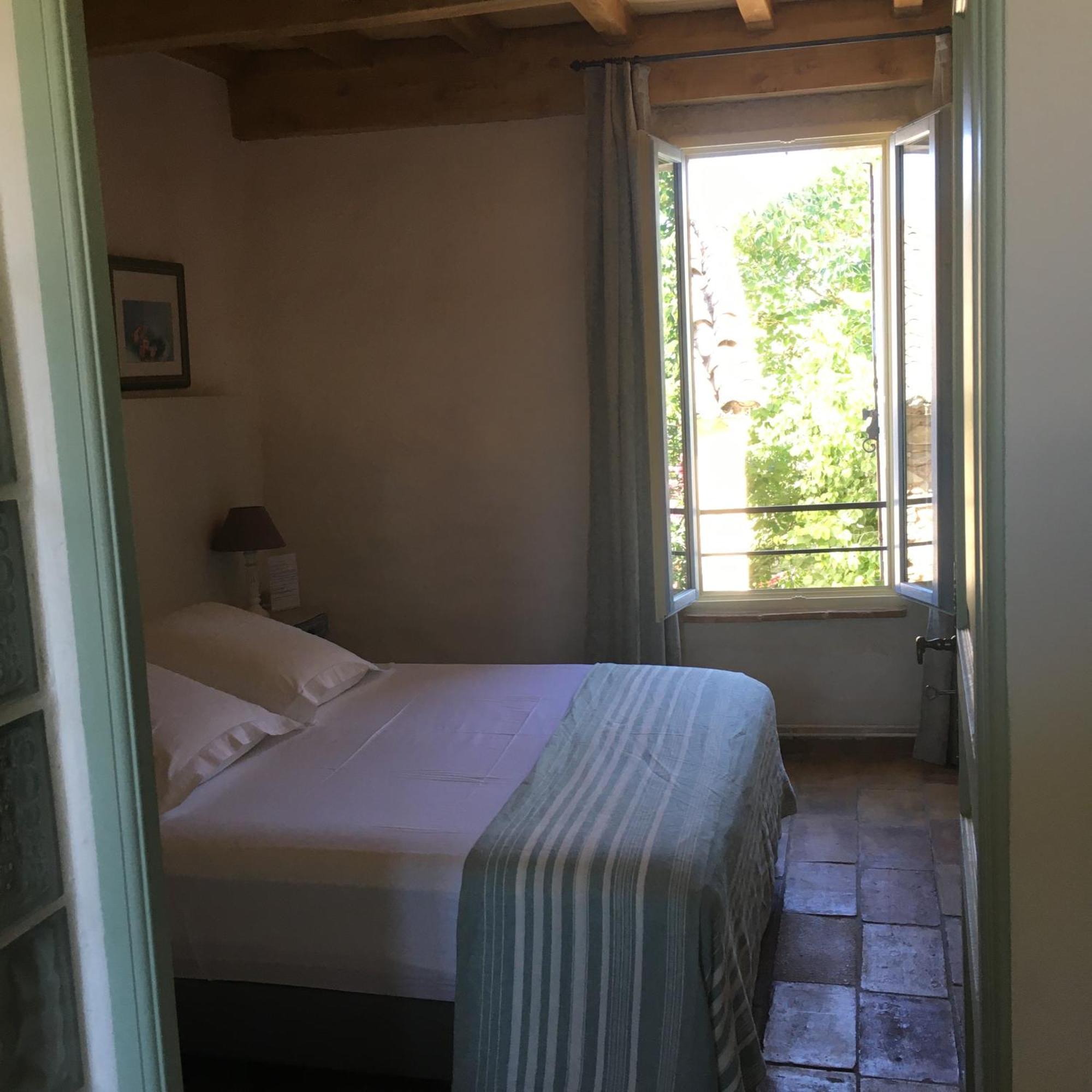 L'Escampe Bed & Breakfast Saturargues Phòng bức ảnh